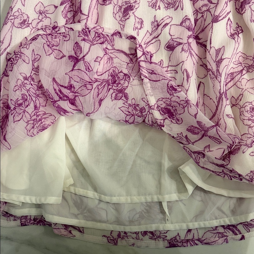 Floral V-Neck Mini Dress in Lavender and White - Picture 4 of 7